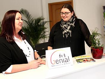 Ursula Worrich (l.) und Petra Meyer bieten ihre Beratung jetzt in neuen Räumen an. Foto: Johanna Blum