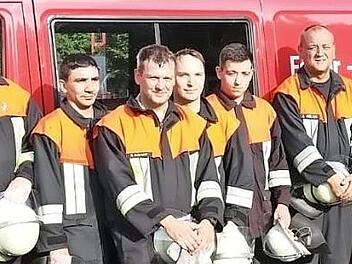 Erfolgreich verlief die Leistungsprüfung der FFW Reutersbrunn; von links Feuerwehrreferent Dieter Gerstenkorn, Ausbilder Uwe Kern, Björn Göttel (Abzeichen Gold-Rot), Luca Bleul (Heubach, Bronze), Roland Schramm (Auffüller), Joachim Schmitt (Gold), Dieter Lorenz (Silber), Andreas Mölter (Eichelberg, Silber), Philip Mölter (Gold-Grün), Marcel Leibold (Gold-Rot), KBM Jonas Ludewig, Michael Walz (Gold-Grün), KBI Thomas Habermann, Kommandant Winfried Walz und Schiedsrichter Christian Kuhn. Foto: W...