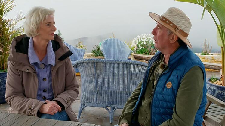 Hofdame Ute zieht auf Teneriffa bei Bauer Roger vorzeitig die Reißleine.