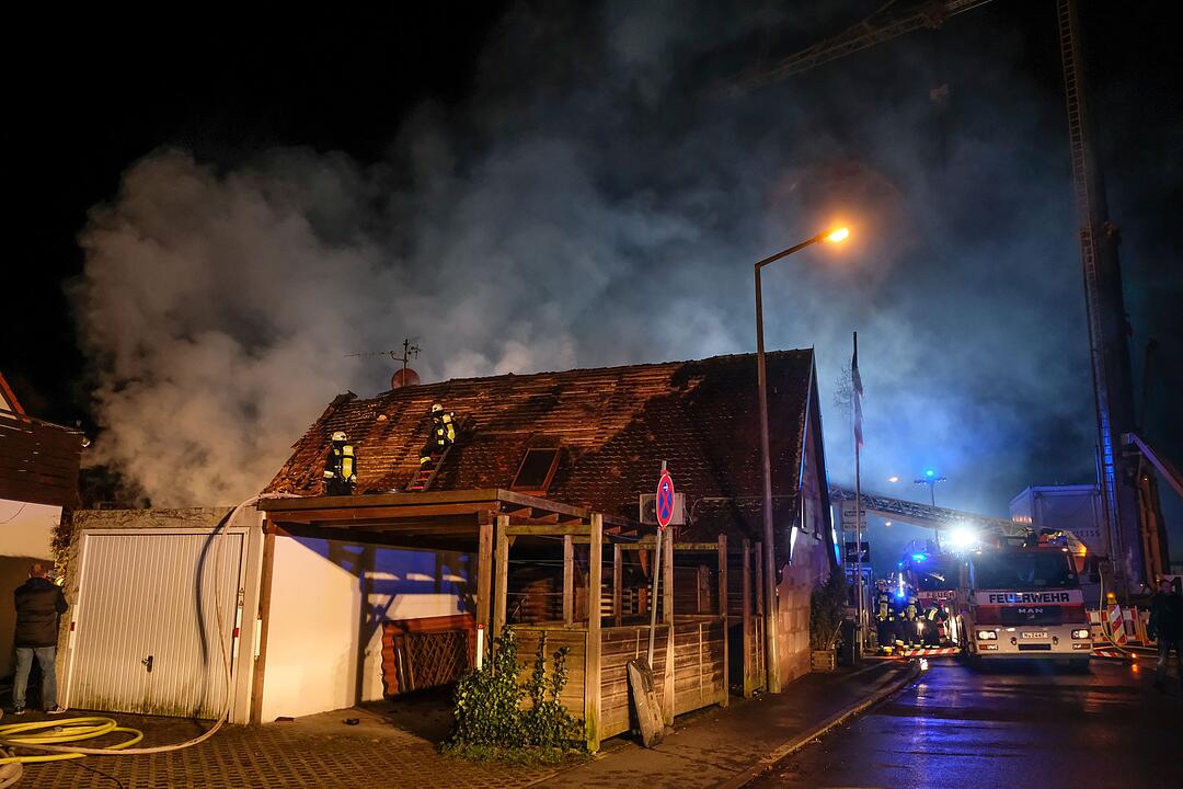 Nürnberger Gaststätte geht in Flammen auf: Anwohner evakuiert