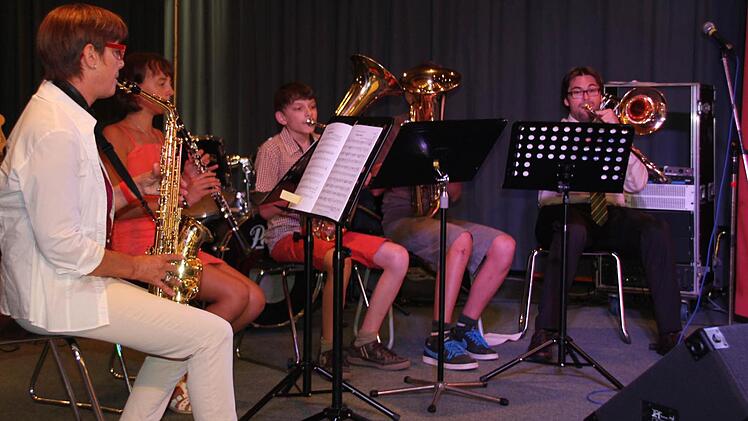 Das Bläser-Ensemble mit Elfie Arbinger (links) und Fabian Usleber (rechts).
