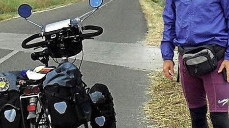 Helmut Schuller und sein Drahtesel auf dem Jakobsweg Foto: privat