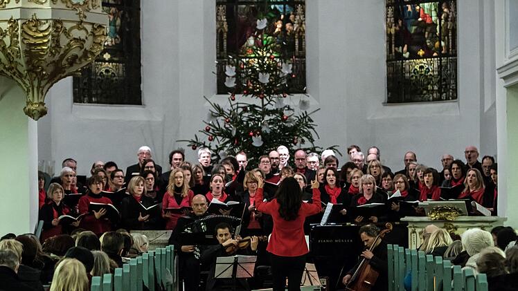 Der Coburger "Chor Unerhört" führte die "Misa a Buenos Aires" in ST. Johannis in Bad Rodach auf.Foto: Jochen Berger