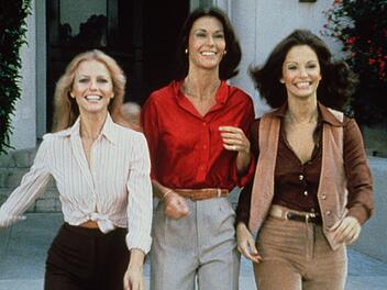 Sie ersetzte Farrah Fawcett: Zu Beginn der zweiten Staffel wurde Cheryl Ladd (links) als neuer Engel Kris Munroe eingef&uuml;hrt, die Schwester von Fawcetts Figur Jill.