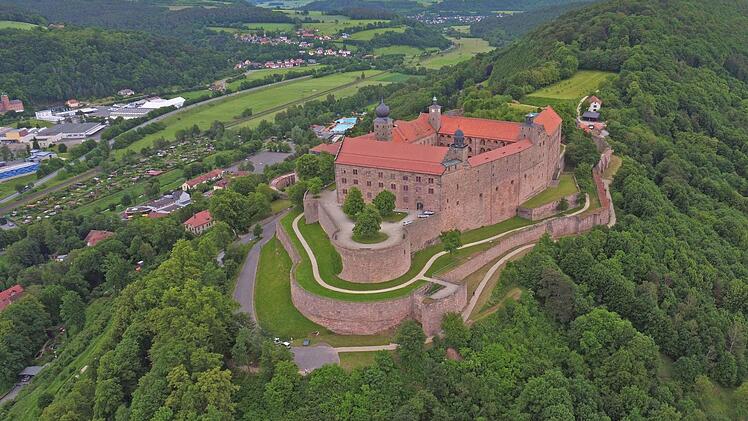 ... und nutzt ihren Standort für ein Luftbild der Plassenburg. Foto: Ingo Bär
