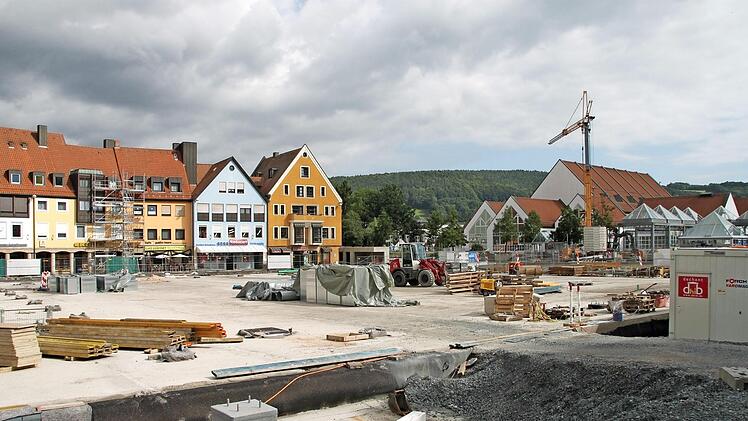 Der Zentralparkplatz wird umgebaut, Hier soll die Bierwoche ab 2018 wieder stattfinden, haben Stadt und Brauerei mehrfach betont. Ein klares Bekenntnis zur Rückkehr gab die Brauerei am Montag aber nicht ab.