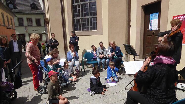 Im vergangenen Jahr war einer der Spielorte vor der Sankt-Jakobus-Kirche am Rathausplatz. Foto: Atchiv/Gerhild Ahnert