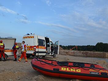 Die Forchheimer DLRG-Ortsgruppe bei einer Übung. Foto: DLRG Forchheim.