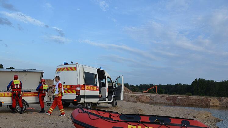 Die Forchheimer DLRG-Ortsgruppe bei einer Übung. Foto: DLRG Forchheim.