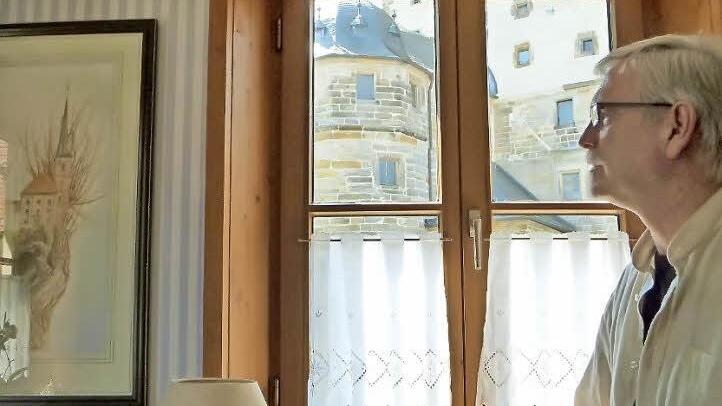 Direkt gegenüber dem Atelier von Günter Karittke liegt das Thurnauer Schloss - eine Inspirationsquelle für den Künstler.