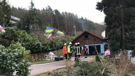 Neben der Feuerwehr waren auch Rettungsdienst, Polizei und Stromversorger im Einsatz.Alexander Marx