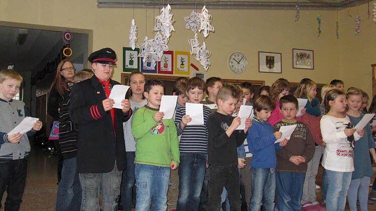 Ein herzliches persönliches Dankeschön-Lied sangen die Schüler.