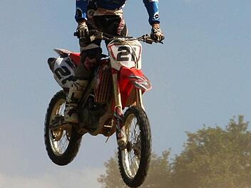 Spannende Rennen und spektakuläre Sprünge dürfen die Zuschauer bei den Motocross-Rennen in Bramberg erwarten. Foto: Tanja Kaufmann