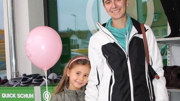 Shoppen mit Mama: Isabel und Laura (5) Richter aus Hessen.