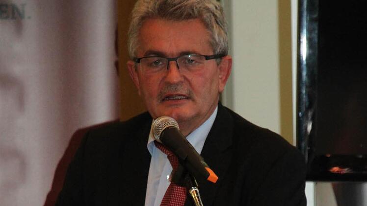 Bertram Brossardt, Hauptgeschäftsführer der Vereinigung der Bayerischen Wirtschaft, ging in seiner Rede auf die Ausbildungssituation ein.