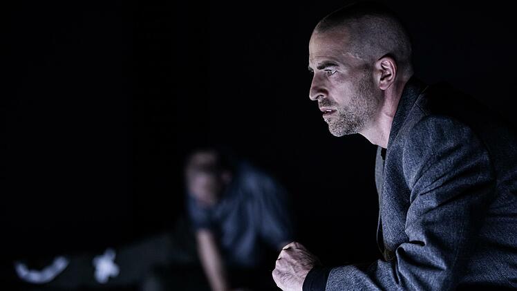 Szene aus "Draußen vor der Tür" im Coburger Theater in der ReithalleFoto: Annemone Taake