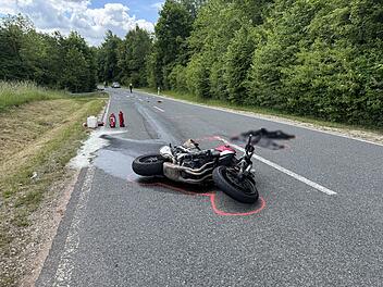 Motorradfahrer nach Überholmanöver im Kreis Fürth lebensgefährlich verletzt