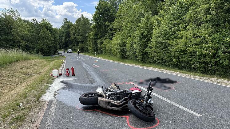 Motorradfahrer nach Überholmanöver im Kreis Fürth lebensgefährlich verletzt