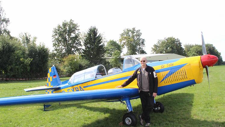 Karl-Heinz Ideler hat sein Flugzeug auf den Namen "Sir Toby" getauft. Fotos: fra-pres