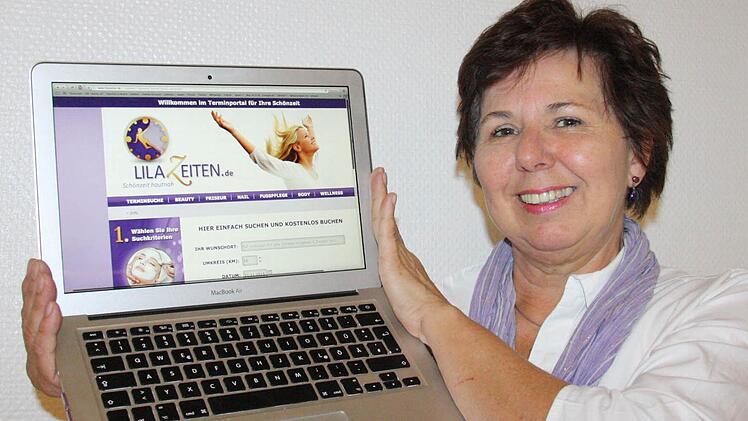 Madlen Trümbach-Maurin mit ihrer Internet-Seite lilazeiten.de.Foto: Ralf Ruppert