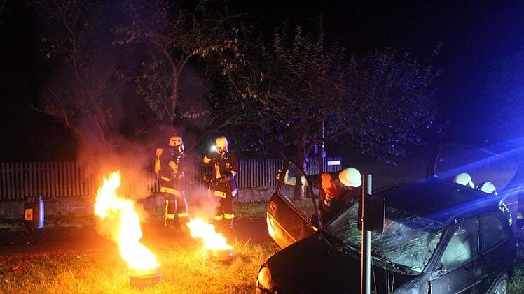 Szenario: Verkehrsunfall mit mehreren Verletzten. Feuerwehren und Rotes Kreuz &uuml;bten gemeinsam. Foto: Sebastian Gerr