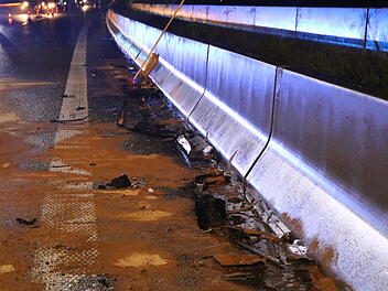 Unfall, Autobahn, Leitplanke, Schutzplanke, nachts