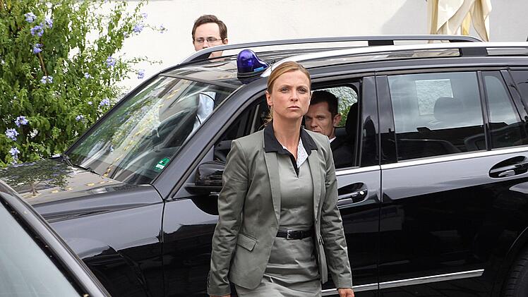 Sch&ouml;ne, aber knallharte Gegnerin: Alexandra Beck (Julia Brendler) vom LKA ist fest entschlossen, die Geiselnehmer nicht entkommen zu lassen.