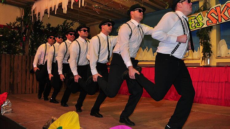 Das Männerballett aus Burghausen (Lkrs. Schweinfurt) fand mit seiner witzigen Choreographie großen Anklang.