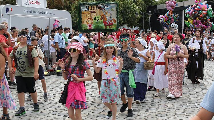 Beim 470. Neustadter Kinderfest zeigten  1400 Jungen und Mädchen tolle Darbietungen.  Foto: Michael Stelzner
