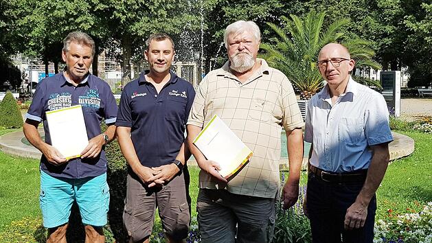 Treue Mitglieder ehrte der Verein Bad Kissinger Köche (von links): Erich Matejsek (40-jährige Mitgliedschaft), Vorsitzender Herr Alexander Mathes, Joachim Kretschmer (50-Jährige Mitgliedschaft) und Vorsitzender Michael Seufert, es fehlt Emil Wehner (50 Jahre Mitglied)  Foto: Seufert