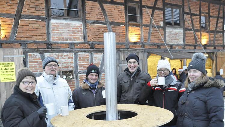 Bei Glühwein und warmen Füßen konnte man den weihnachtlichen Weisen genussvoll folgen.Peter Klopf