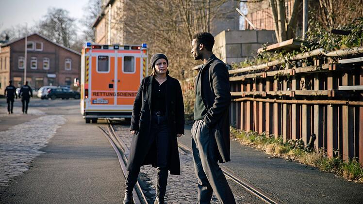 Liv Moormann (Jasna Fritzi Bauer) und ihr KDD-Kollege Patrice Schipper (Tijan Njie) arbeiten in dieser Folge zusammen. Livs Kollegin Linda Selb muss derweil das Krankenhausbett h&uuml;ten.