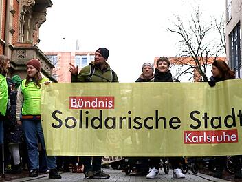 Die Sparma&szlig;nahmen der Kommunen bereiten der Bev&ouml;lkerung der betroffenen St&auml;dte auch Sorge, wie die "ARD Story" zeigt.