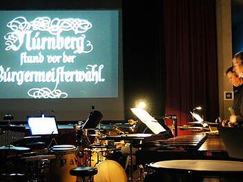 Das Percussion-Quartett "Cabaza" untermalte die Szenen des Stummfilms. Fotos: Heike Reinersmann