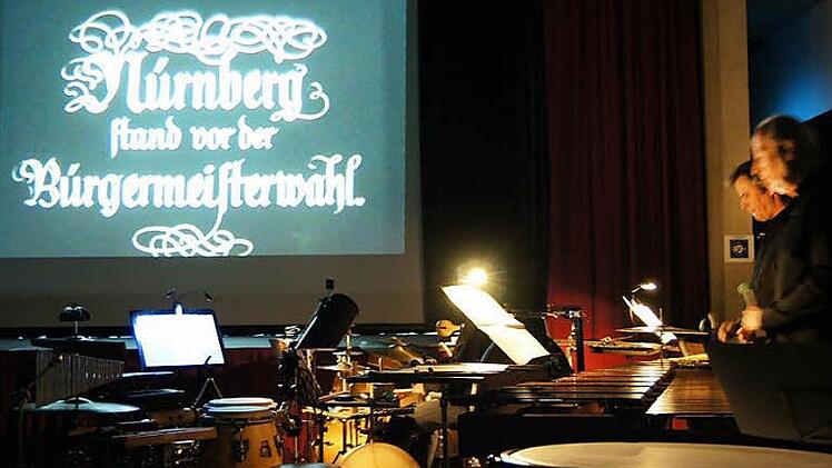 Das Percussion-Quartett "Cabaza" untermalte die Szenen des Stummfilms. Fotos: Heike Reinersmann