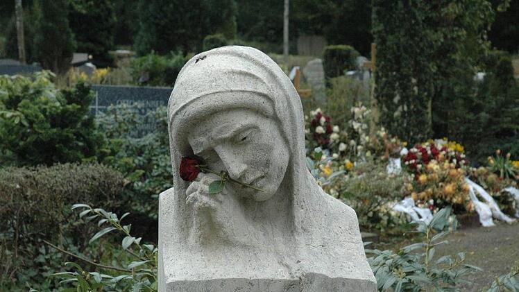 Eindrücke von  Umgebung und Friedhof der umgebauten Aussegnungshalle. Foto: Edwin Meißinger