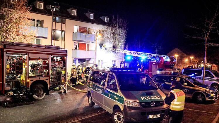 Zahlreiche Einsatzkräfte waren in der Nacht  vom 11. Dezember 2018 zum Gelände des Ankerzentrums in Bamberg geeilt.  Foto: Ferdinand Merzbach/dpa