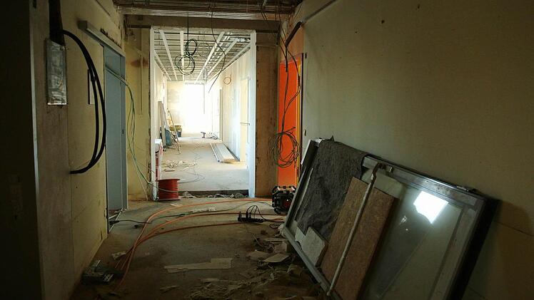 Der Flur vom Altbau in den Neubau.