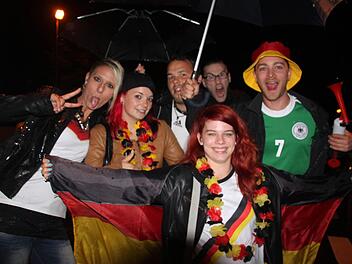Glückliche Fans am Karpfenkreisel. Fotos: Michael Memmel