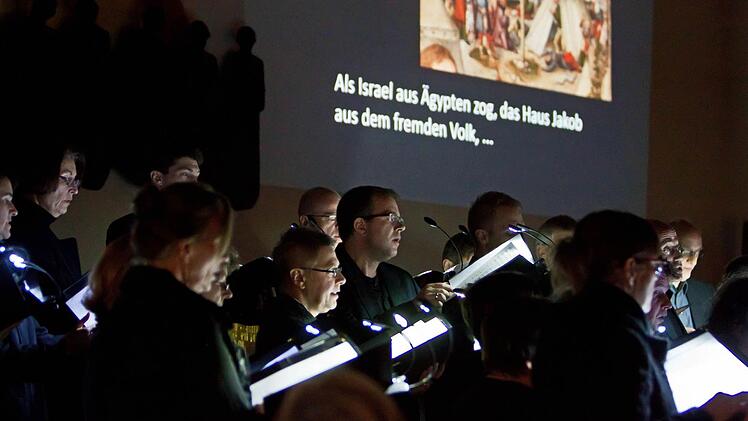 Die "Kleine Kantorey" und der Projektchor "Vox nova" beeindruckten bei ihrem gemeinsamen Auftritt in der Coburger Johanneskirche. Foto: Jochen Berger