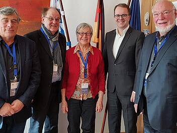 Die SPD ist mit an Bord. Das versicherte Markus Rinderpacher (Zweiter von rechts) der Delegation  der "Allianz gegen Straßenausbaubeitrag in Bayern" mit Jürgen Müller, Jürgen  Jordan, Rosemarie Brosig und Rainer Kalwait.privat