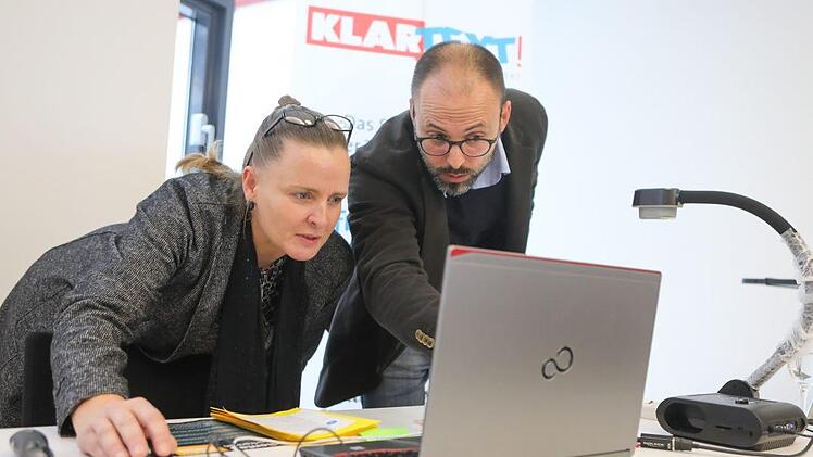 Carina Neubauer und Andreas Schweibold gaben einen Einblick in den digitalen Unterricht an der Grund- und Mittelschule Burgebrach. Foto: Barbara Herbst