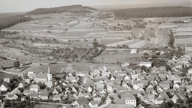 Dieses Luftbild stammt etwa aus dem Jahr 1950, lange vor dem Bau der Autobahn. Foto: Archiv Edwin Heinlein