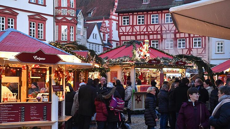Impressionen von der Eröffnung des Coburger Weihnachtsmarktes. Foto: Ronald Rinklef