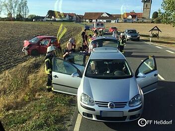 Schwerer Unfall zwischen Hannberg und He&szlig;dorf Foto: Feuerwehr He&szlig;dorf