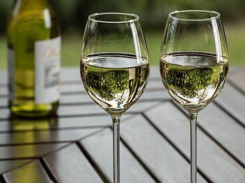 Ein neue Studie hat überprüft, ob Alkoholkonsum das Demenzrisiko steigert. Das Ergebnis ist überraschend. Symbolbild: pixabay.com/stevepb