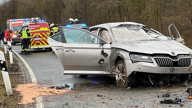 22-J&auml;hriger nach Unfall in Franken schwer verletzt - Auto &uuml;berschl&auml;gt sich mehrfach