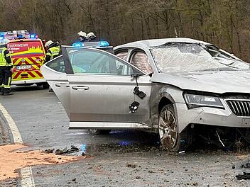 22-J&auml;hriger nach Unfall in Franken schwer verletzt - Auto &uuml;berschl&auml;gt sich mehrfach