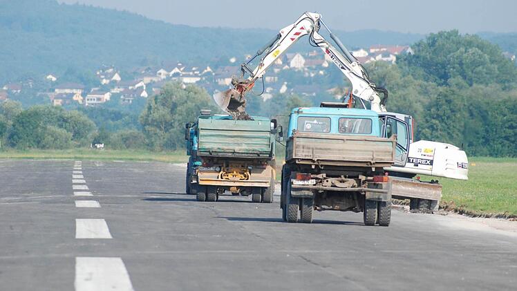 Die Landebahn wird breiter: 23 statt wie bisher 20 Meter. Fotos: gf