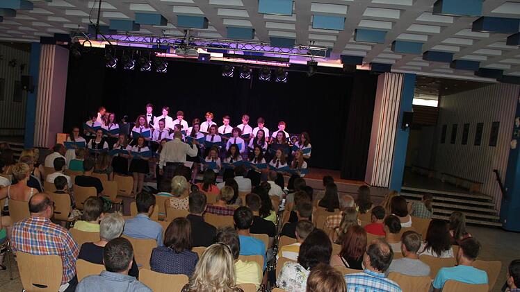 Die Aula im Gymnasium war gut besetzt.